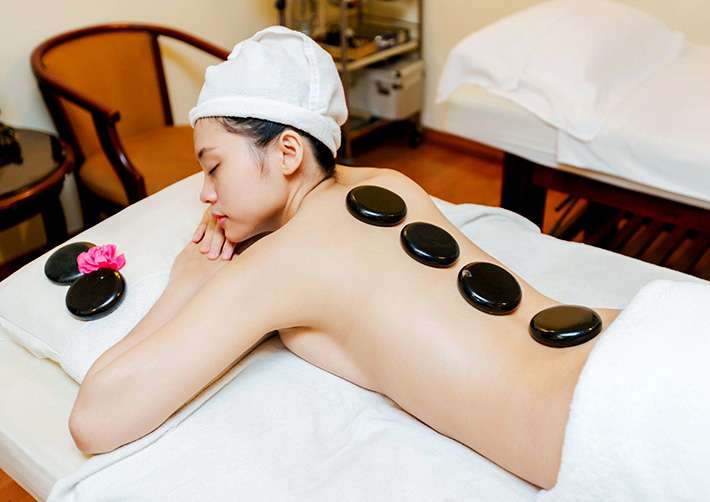 Hiểu về massage đá nóng