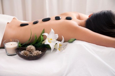 Tìm Hiểu Về Phương Pháp Chăm Sóc Da Với Đá Nóng Massage