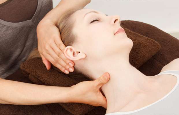 Massage - bấm huyệt vùng cổ