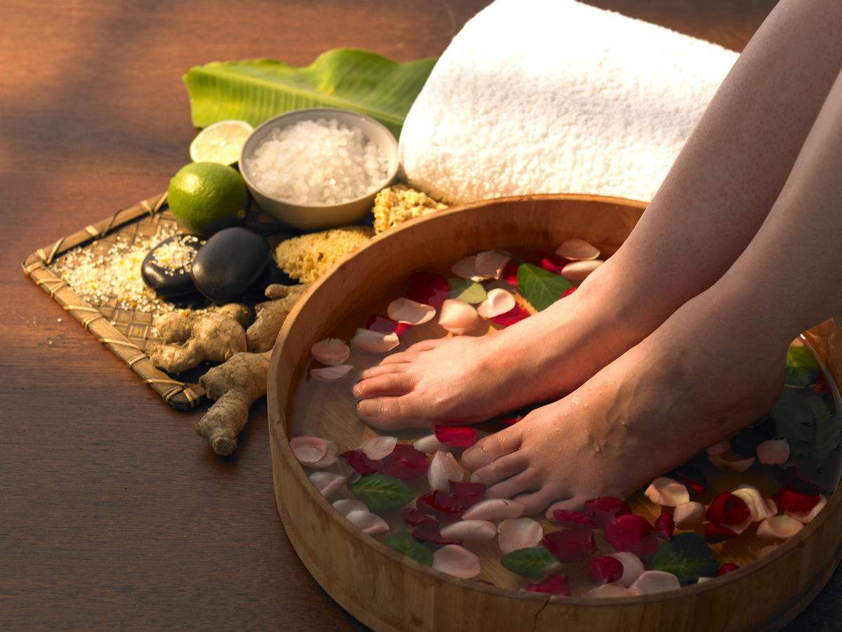 Massage kết hợp ngâm chân trong nước nóng giúp tăng sức đề kháng