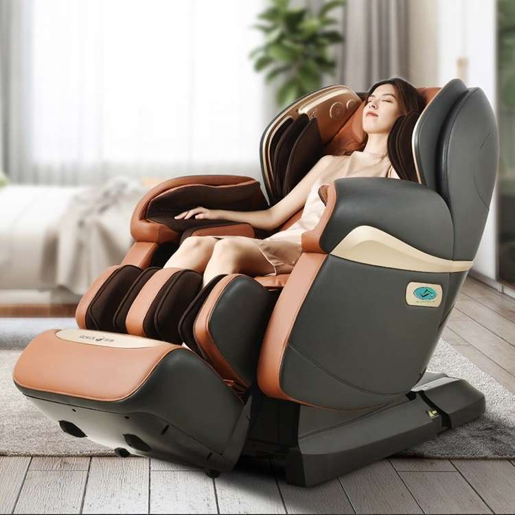 Sử dụng ghế massage có tích hợp hệ thống con lăn 4D