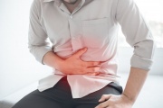 Hiện tượng ăn vào là đau bụng đi ngoài là bệnh gì?