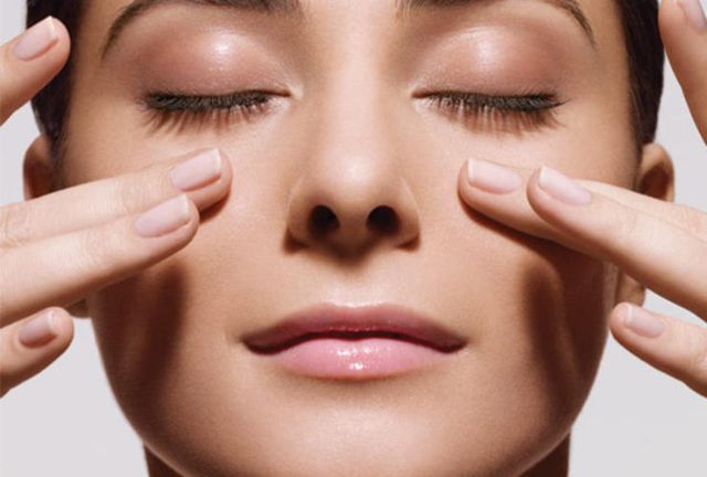 Massage và cách chống khô mắt