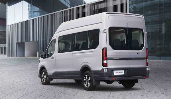 Dịch vụ cho thuê xe 18 chỗ có thể đi kèm tài xế hoặc không có tài xế