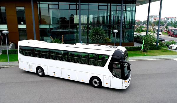 Dòng xe 45 chỗ thường được các đoàn du lịch lớn, công ty tổ chức team building lựa chọn