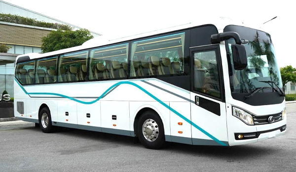 Các dòng xe du lịch cỡ lớn như 29, 34, 45 chỗ được thuê để đưa đón khách trong các dịp cưới hỏi, sự kiện,...