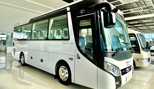 Các dòng xe đều được trang bị điều hoà mát lạnh, ghế bọc da êm ái, hệ thống âm thanh hiện đại,...