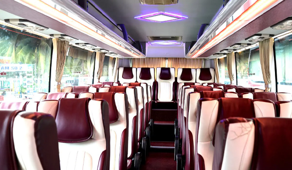 Xe được trang bị đầy đủ tiện nghi hiện đại, đảm bảo sự thư giãn tối đa trong suốt chuyến đi