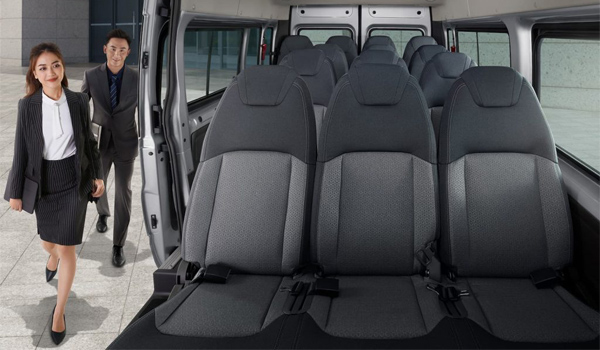 Dàn xe Ford Transit đời mới, nội thất sạch đẹp